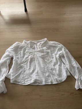 Olivaceous White Gauze Long-Sleeve Peasant Blouse